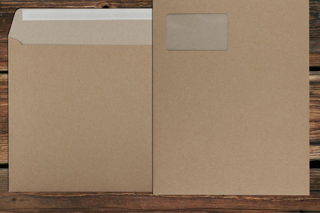 Briefhüllen mit Fenster C4 229x324 mm Haftklebend Recycling Braun 140 g/qm